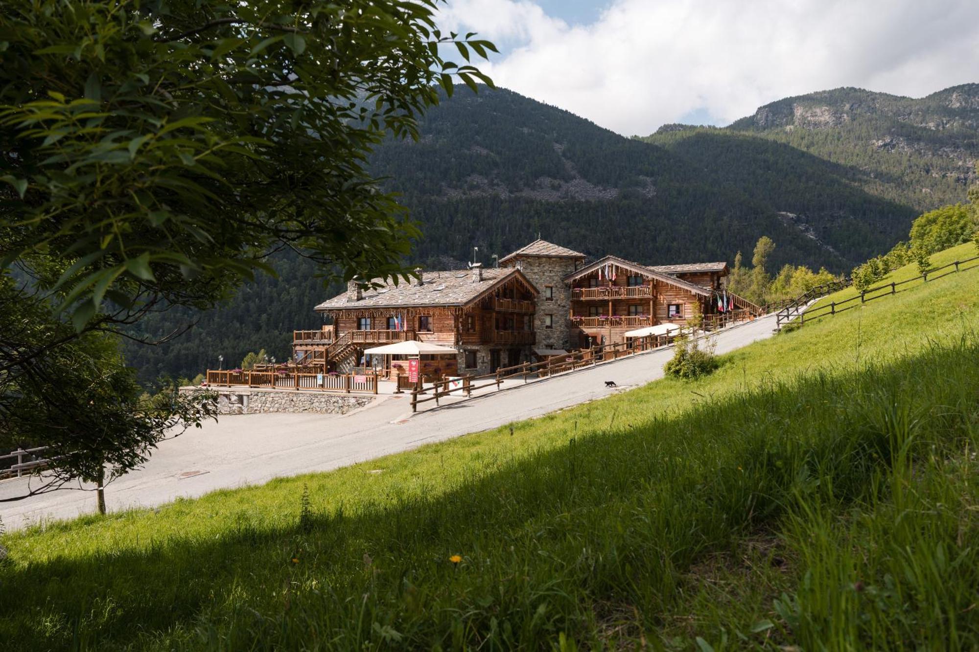 Silou Retreat Hotell Champdepraz Eksteriør bilde